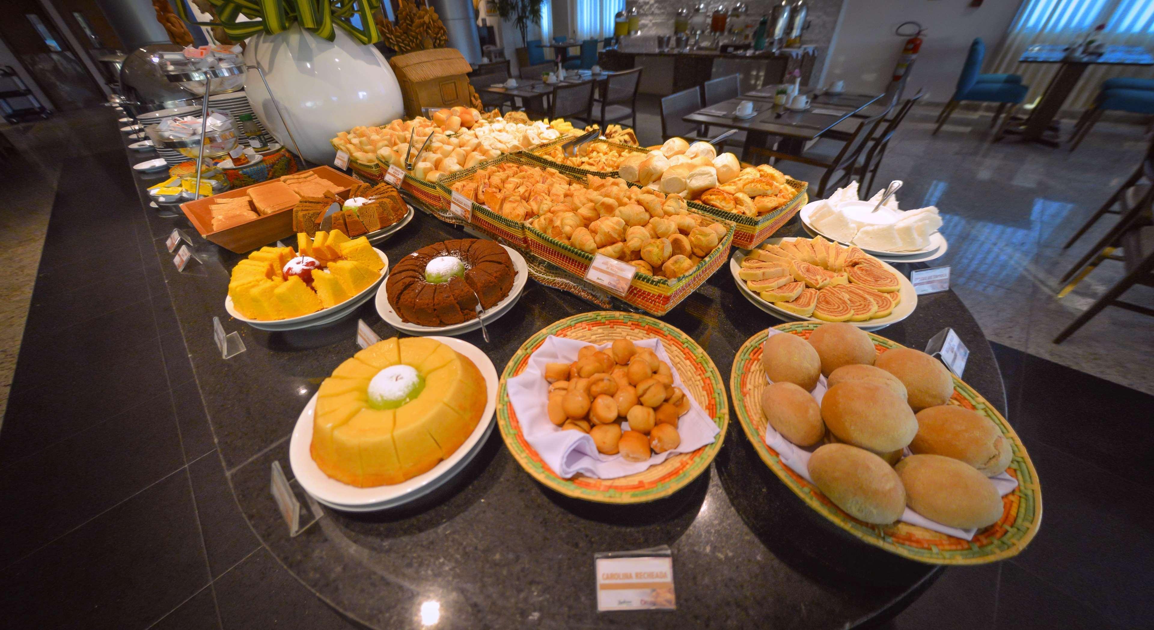 Best Western Premier Maceio Bagian luar foto A selection of puddings and cakes