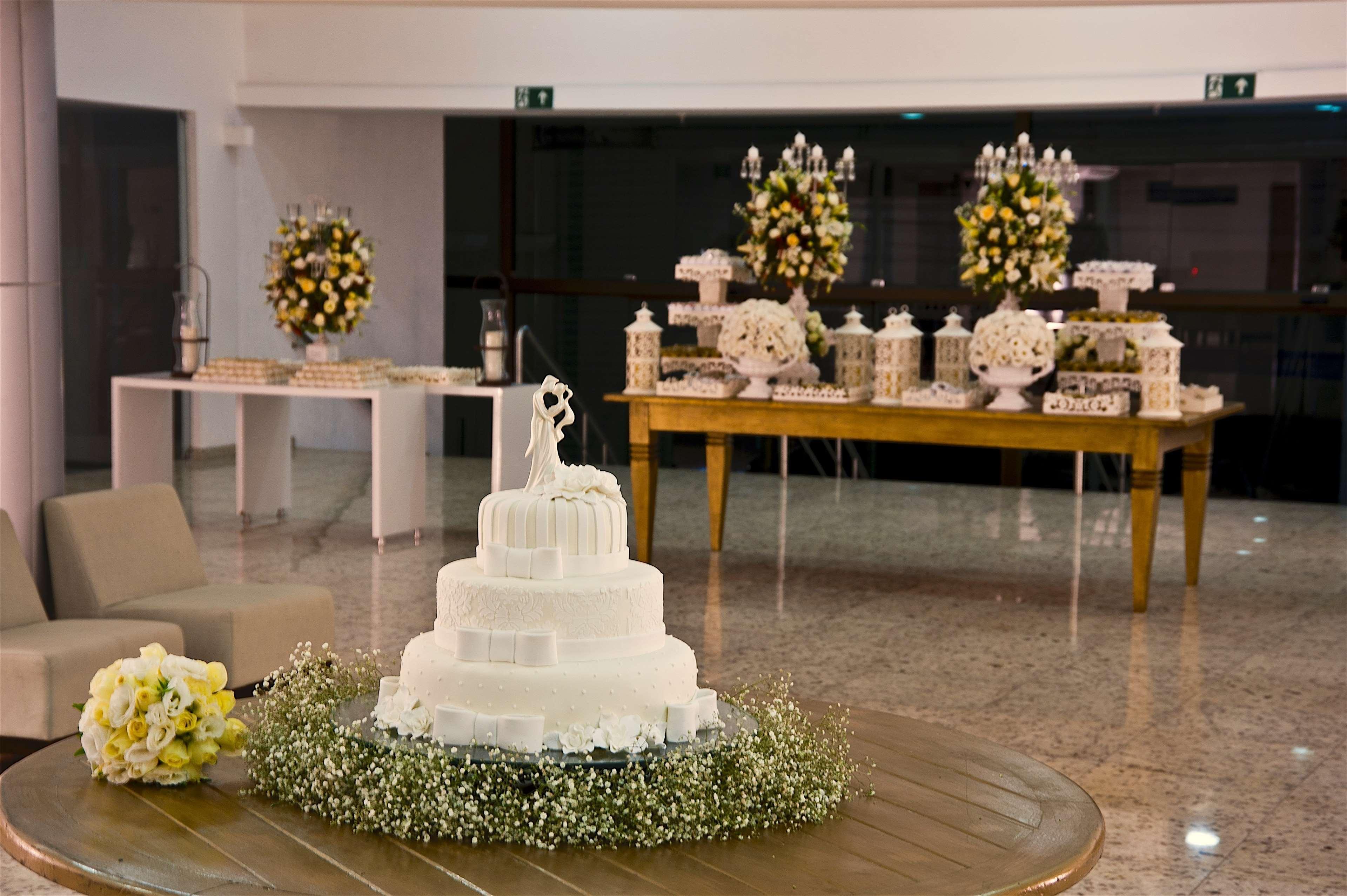 Best Western Premier Maceio Bagian luar foto A wedding cake