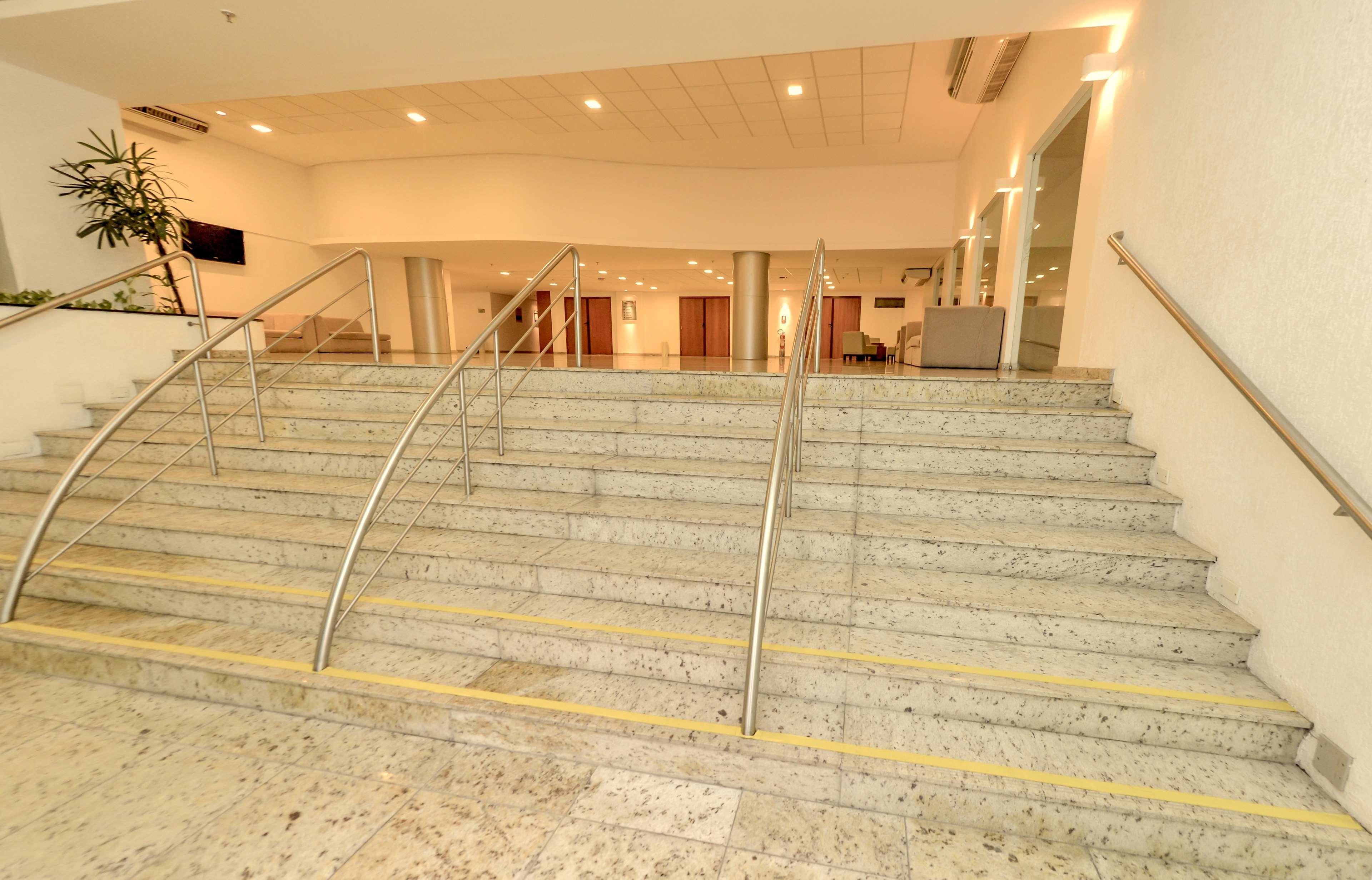 Best Western Premier Maceio Bagian luar foto Interior of the library