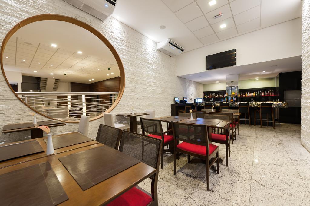 Best Western Premier Maceio Bagian luar foto The interior of a restaurant in Japan