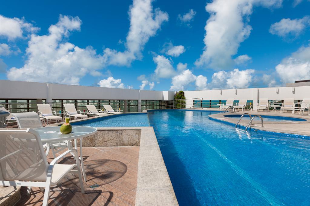 Best Western Premier Maceio Bagian luar foto Rooftop pool at the hotel